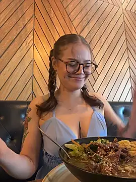 Snapshot of Tallulah_Kinky chatting on April 15, 2026, 7:58 pm Tallulah Kinky online show from April 15, 2026, 7:58 pm
