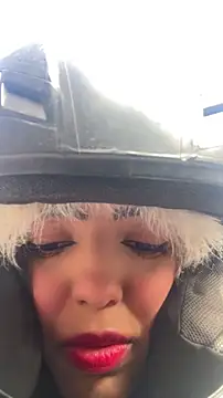 sylphiee  online show from April 24, 2026, 12:07 pm