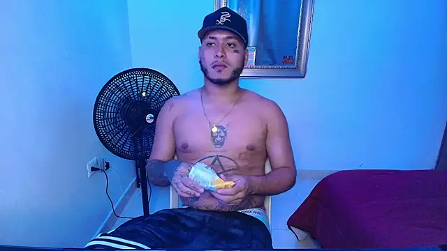 Snapshot of Crow_boss77 chatting on May 31, 2026, 3:23 am Crow boss77 online show from May 31, 2026, 3:23 am