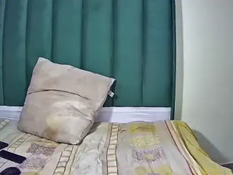 Cocoa-Honey12 online show from April 18, 2026, 5:04 pm