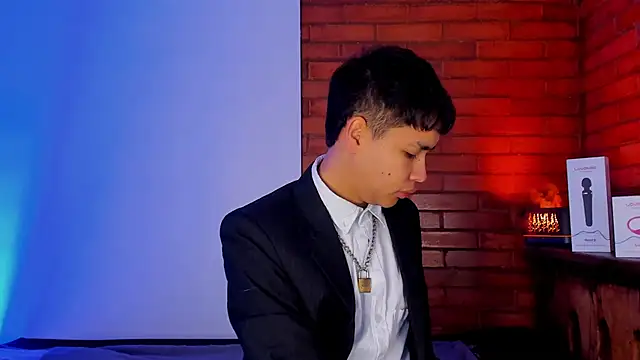 Lee Colee online show from April 7, 2026, 11:28 pm