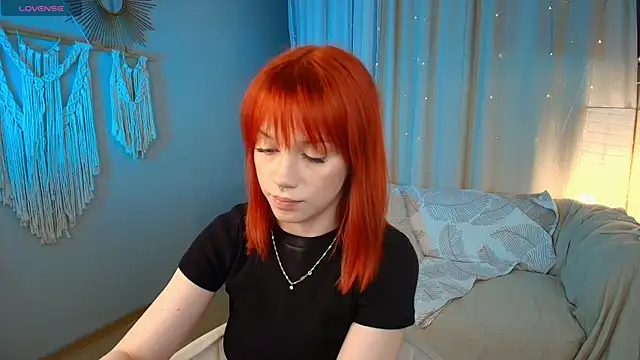 lisa sunny  online show from April 19, 2026, 6:43 pm