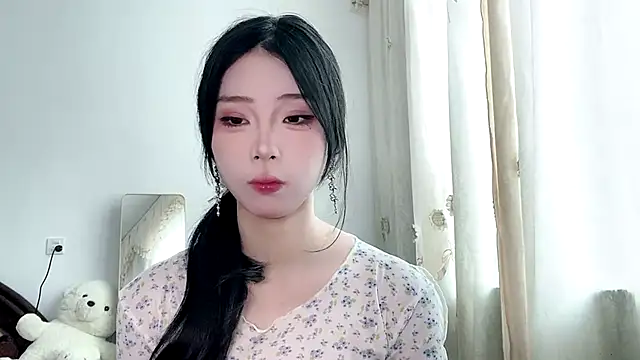yiyibaby2026 online show from May 2, 2026, 1:55 am
