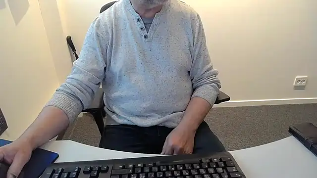 Snapshot of Buggemann chatting on June 2, 2026, 3:28 am Buggemann online show from June 2, 2026, 3:28 am