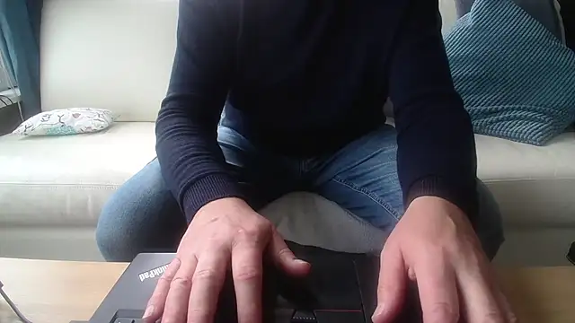 Snapshot of Buggemann chatting on May 19, 2026, 3:52 pm Buggemann online show from May 19, 2026, 3:52 pm