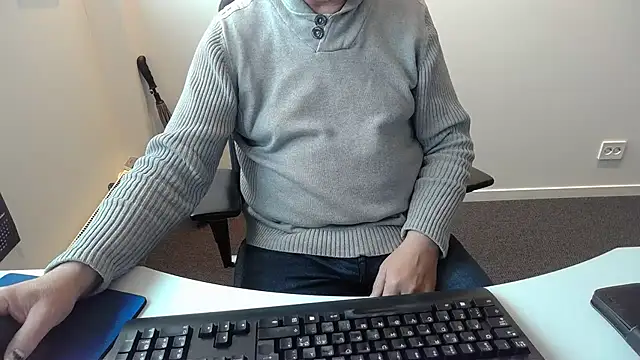 Snapshot of Buggemann chatting on June 10, 2026, 4:13 am Buggemann online show from June 10, 2026, 4:13 am