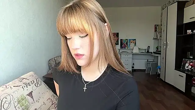 Snapshot of AnnaWasp chatting on May 17, 2026, 5:29 am AnnaWasp online show from May 17, 2026, 5:29 am