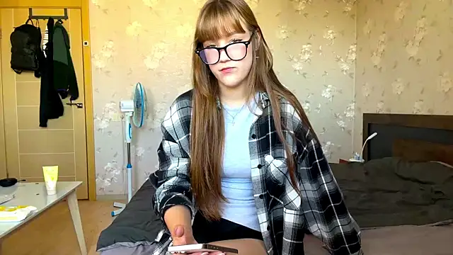 AnnaWasp online show from July 17, 2026, 8:33 am