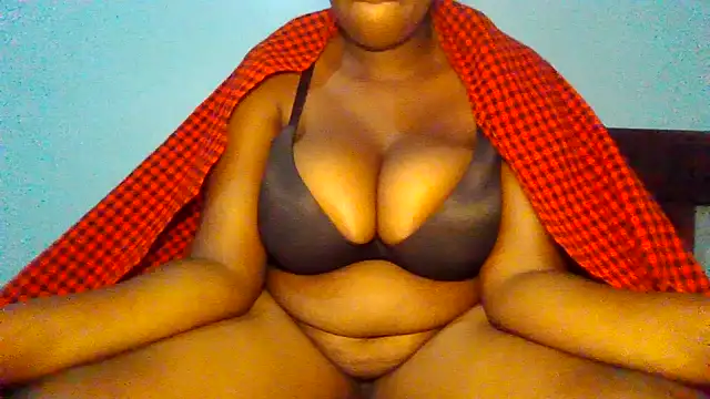 Snapshot of Milky_Titts chatting on May 25, 2026, 5:40 am Milky Titts online show from May 25, 2026, 5:40 am