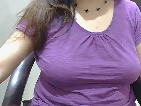 Snapshot of spicy_Zara chatting on June 3, 2026, 2:18 pm spicy Zara online show from June 3, 2026, 2:18 pm