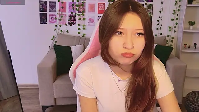 EvaMorries online show from March 18, 2026, 5:25 pm