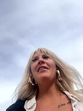AtomBlondy online show from June 9, 2026, 5:03 pm