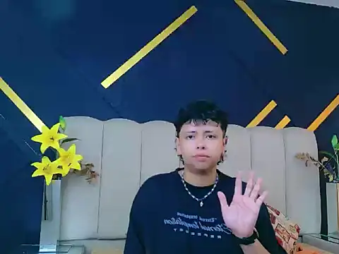 NikiEvanz online show from April 28, 2026, 8:46 pm