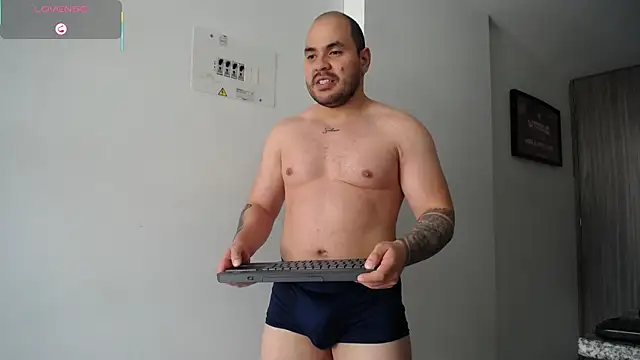 Snapshot of Axel_Dominus chatting on August 2, 2026, 7:11 pm Axel Dominus online show from August 2, 2026, 7:11 pm