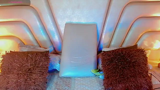 tiifannysexyhot online show from March 22, 2026, 1:53 am