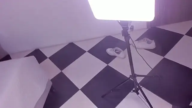 FiorellaLan online show from April 24, 2026, 7:16 pm