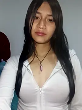 KarolaMendez online show from May 14, 2026, 11:46 pm