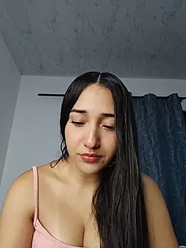 isabellaHill2 online show from May 2, 2026, 5:23 am