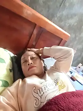 Snapshot of Lyly22x chatting on March 21, 2026, 2:32 pm Lyly22x online show from March 21, 2026, 2:32 pm