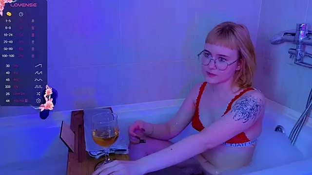 TheaQuill online show from April 30, 2026, 6:37 pm