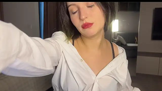 Snapshot of emilyy_xoxo chatting on April 1, 2026, 2:57 am emilyy xoxo online show from April 1, 2026, 2:57 am