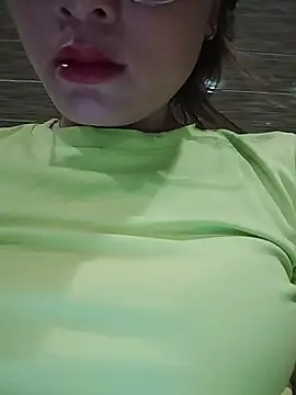 Snapshot of candy_flo chatting on May 8, 2026, 8:18 am candy flo online show from May 8, 2026, 8:18 am