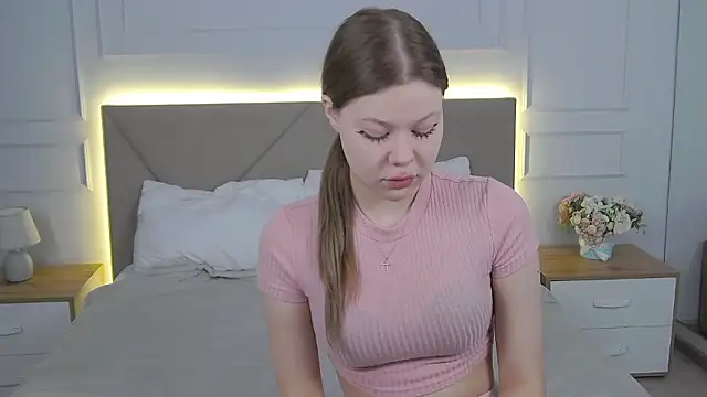 Sophie Rays online show from March 17, 2026, 4:15 am