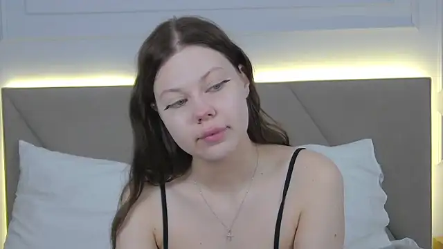 Sophie Rays online show from April 17, 2026, 4:04 am