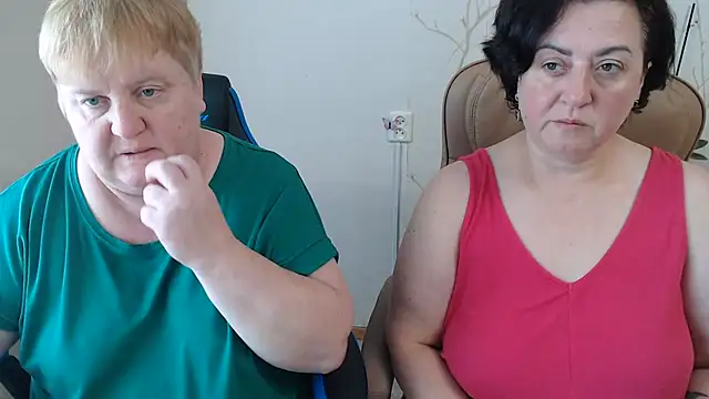 Snapshot of Lindy-Jeanie chatting on July 11, 2026, 1:00 pm Lindy-Jeanie online show from July 11, 2026, 1:00 pm
