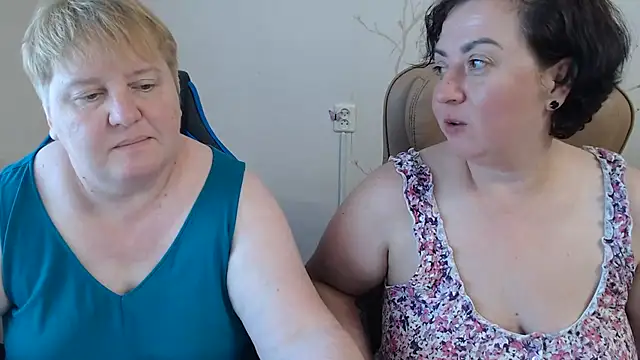 Snapshot of Lindy-Jeanie chatting on July 4, 2026, 4:33 pm Lindy-Jeanie online show from July 4, 2026, 4:33 pm