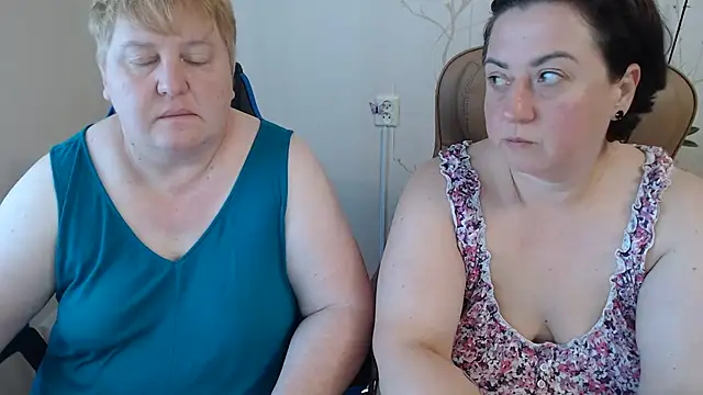 Snapshot of Lindy-Jeanie chatting on July 8, 2026, 4:51 pm Lindy-Jeanie online show from July 8, 2026, 4:51 pm