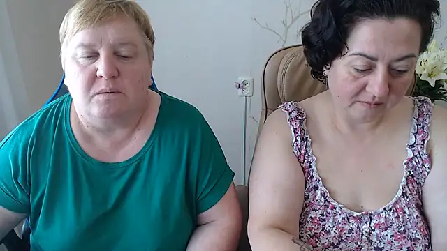 Snapshot of Lindy-Jeanie chatting on July 10, 2026, 10:04 am Lindy-Jeanie online show from July 10, 2026, 10:04 am