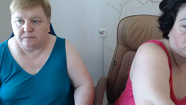 Snapshot of Lindy-Jeanie chatting on June 21, 2026, 12:44 pm Lindy-Jeanie online show from June 21, 2026, 12:44 pm
