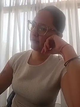 Snapshot of Sofia-desire chatting on April 13, 2026, 8:35 pm Sofia-desire online show from April 13, 2026, 8:35 pm