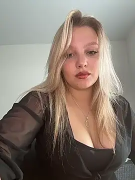Snapshot of bettyloveu chatting on June 3, 2026, 4:13 am bettyloveu online show from June 3, 2026, 4:13 am