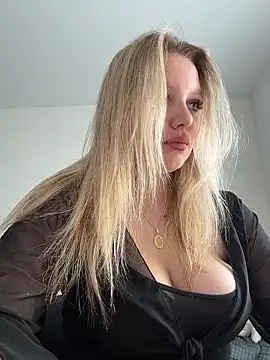 Snapshot of bettyloveu chatting on May 19, 2026, 4:08 am bettyloveu online show from May 19, 2026, 4:08 am