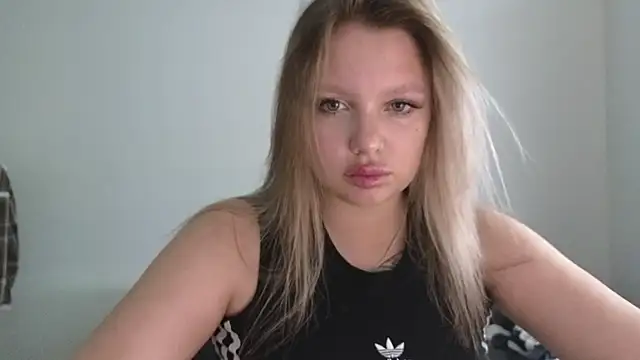 Snapshot of bettyloveu chatting on August 6, 2026, 11:05 am bettyloveu online show from August 6, 2026, 11:05 am