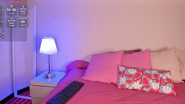 Snapshot of cuttie_blondie chatting on July 22, 2026, 11:34 am cuttie blondie online show from July 22, 2026, 11:34 am