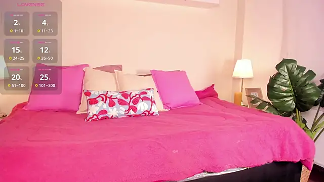 Snapshot of cuttie_blondie chatting on July 14, 2026, 11:27 am cuttie blondie online show from July 14, 2026, 11:27 am