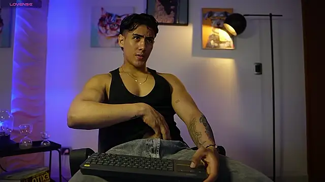 Tayler Cross  online show from March 14, 2026, 12:44 pm