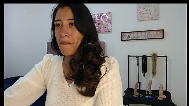 Snapshot of violeta_scott chatting on May 5, 2026, 12:52 pm violeta scott online show from May 5, 2026, 12:52 pm