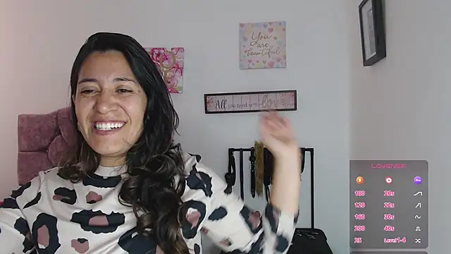 Snapshot of violeta_scott chatting on August 4, 2026, 4:11 pm violeta scott online show from August 4, 2026, 4:11 pm