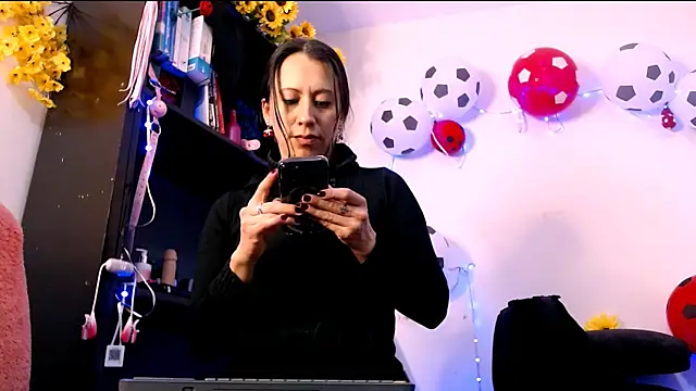 Snapshot of ItsAmara chatting on July 17, 2026, 12:24 pm ItsAmara online show from July 17, 2026, 12:24 pm