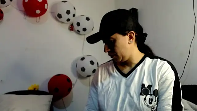 Snapshot of ItsAmara chatting on July 14, 2026, 12:33 pm ItsAmara online show from July 14, 2026, 12:33 pm