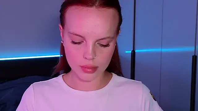 mollybossy online show from July 18, 2026, 1:36 am