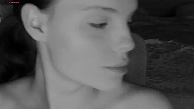 Snapshot of mollybossy chatting on May 3, 2026, 2:05 am mollybossy online show from May 3, 2026, 2:05 am