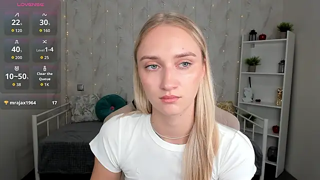 Snapshot of Sofiaa_Adams chatting on March 18, 2026, 5:43 am Sofiaa Adams online show from March 18, 2026, 5:43 am