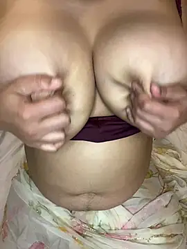 Snapshot of SHWETA-STRIP chatting on May 6, 2026, 6:12 pm SHWETA-STRIP online show from May 6, 2026, 6:12 pm