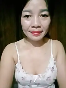 Snapshot of Yiyi102300 chatting on May 25, 2026, 1:32 pm Yiyi102300 online show from May 25, 2026, 1:32 pm