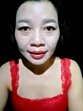 Yiyi102300 online show from May 4, 2026, 10:12 pm